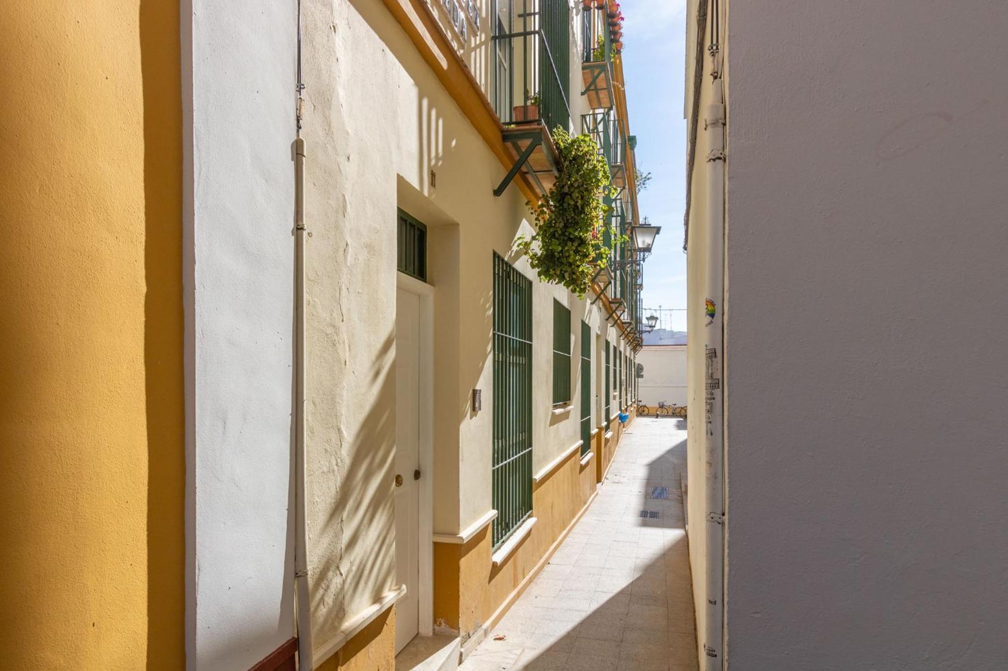 Bordador Central Courtyard By Valcambre Sevilla Exteriör bild